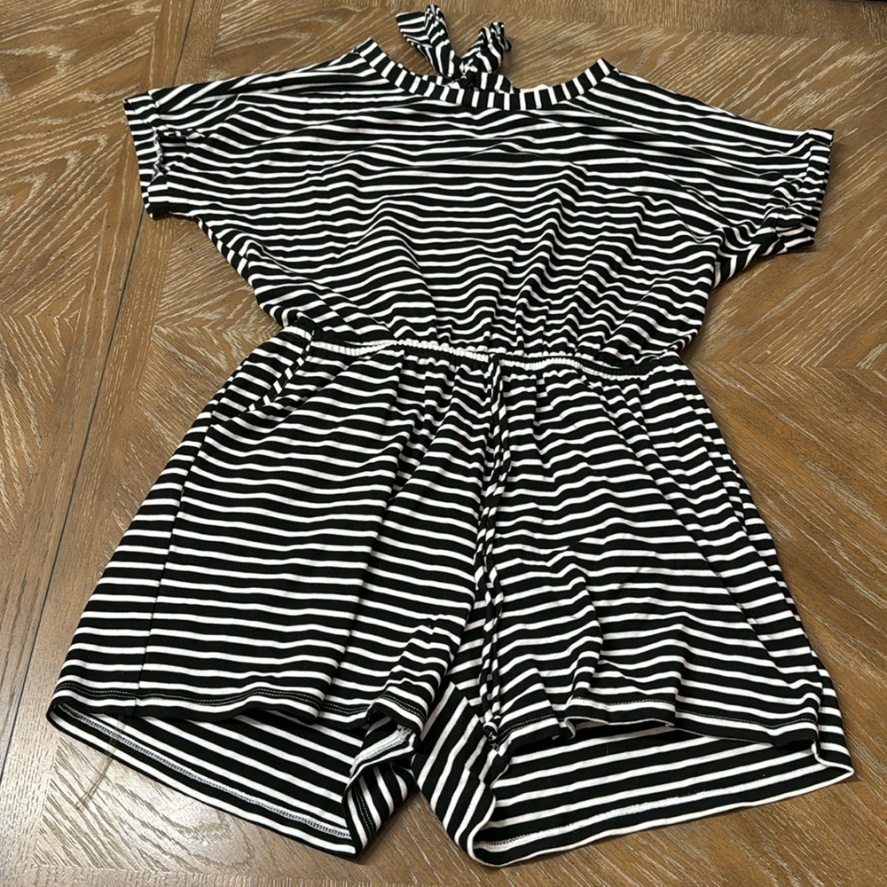 Betsey’s Boutique Shop Black and White Striped Romper, L